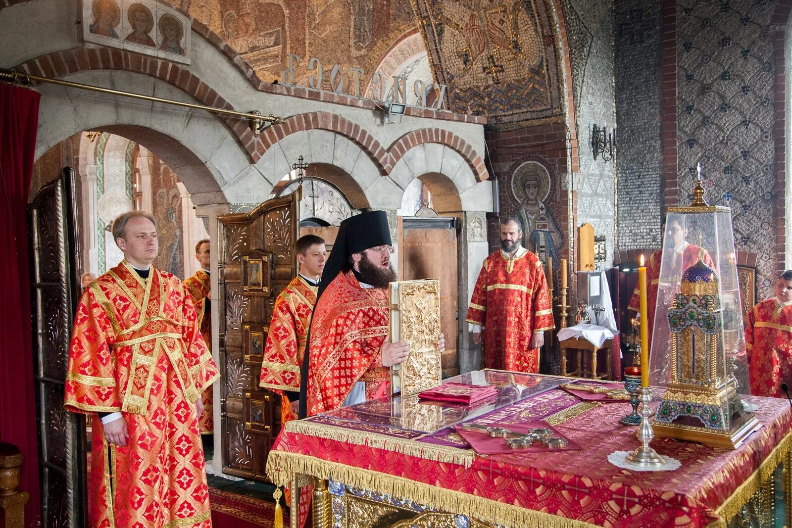 Храм тушино расписание. Духовенство храма преображения в тушино. храм преображения господня в тушине. литургия в храме эдиссия. фотография наставника храма в тушино святого преображения.