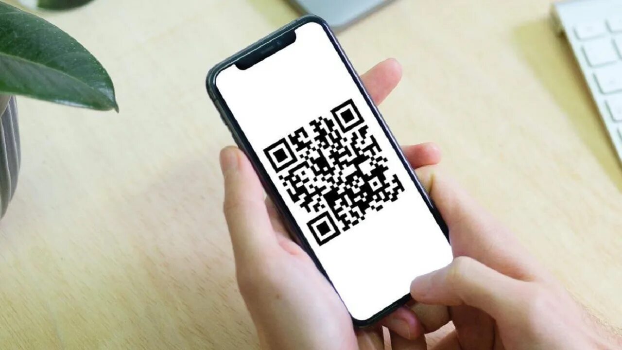 QR код. Смартфон QR код. Сканирование QR кода. Смартфон с QR кодом на экране. Требовать qr код