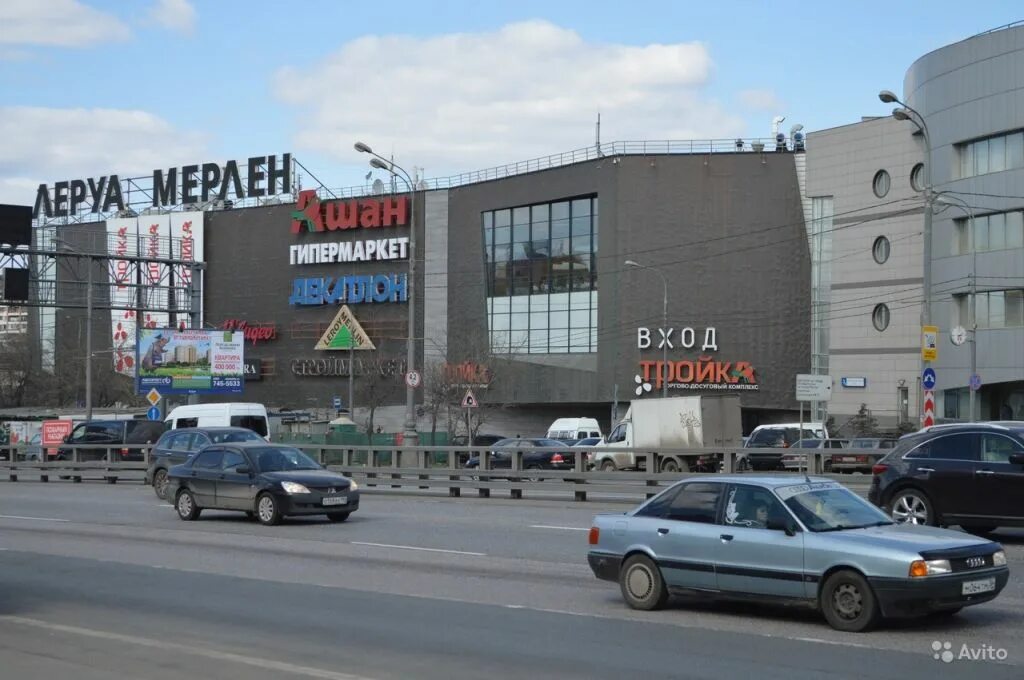 Тройка магазин москва. Верхняя красносельская тц тройка. москва верхняя красносельская улица 3а тройка. верхняя красносельская 3а тц. метро красносельская тц тройка.