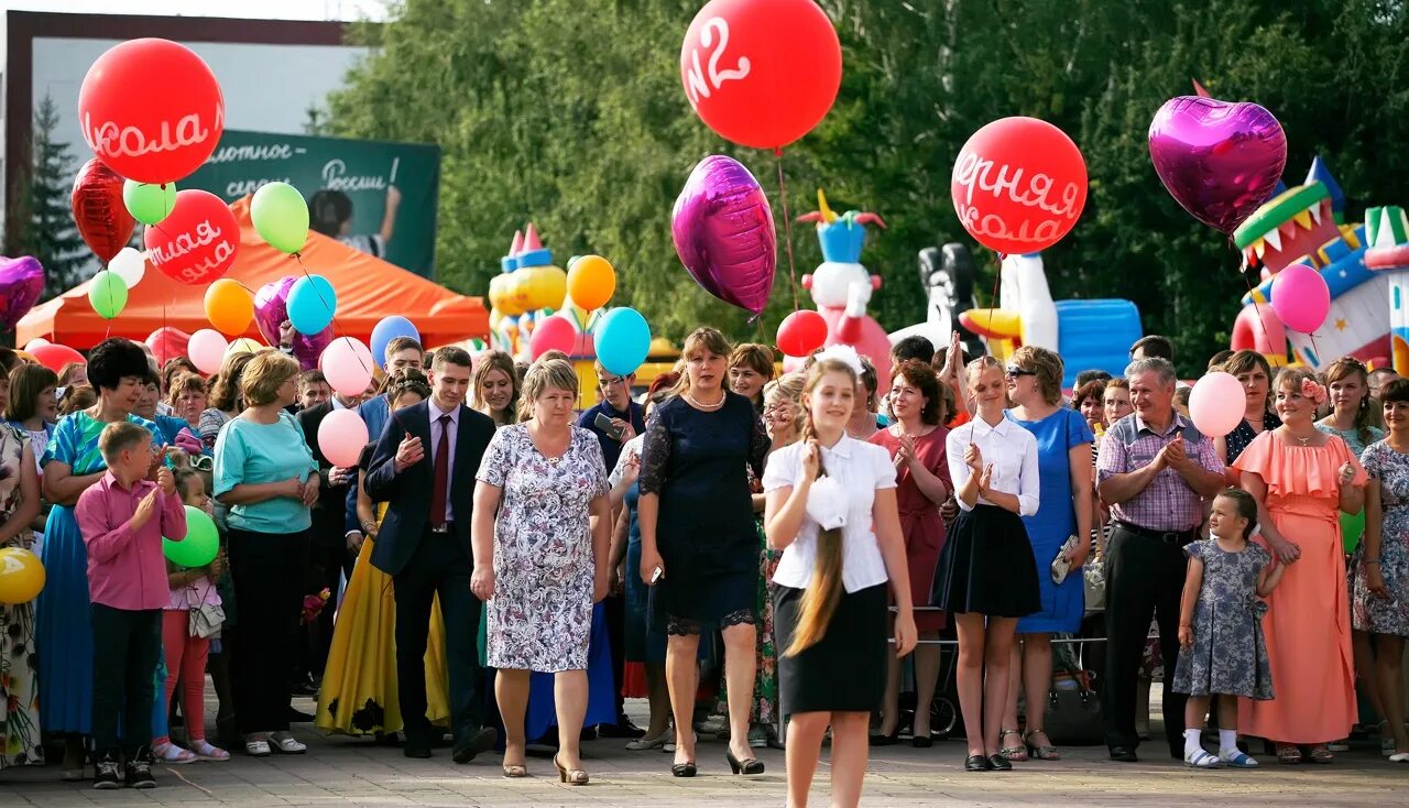 Школа 21 выпускники. Школа 4 Болотное. Школа 21 Болотное Новосибирская область. Школа 4 г Болотное Новосибирской. Г Болотное школа 2.