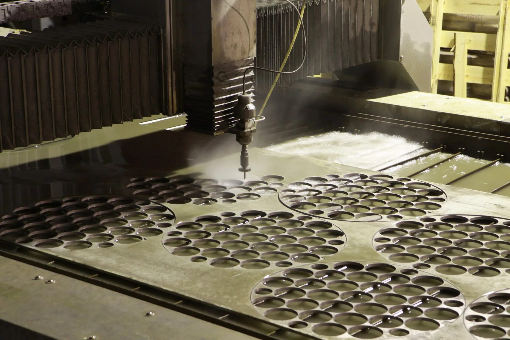 4 резка. Гидроабразивный станок waterjet. гидроабразивная резка металла станок. h20 jet гидроабразивной резки. давление гидрорез.