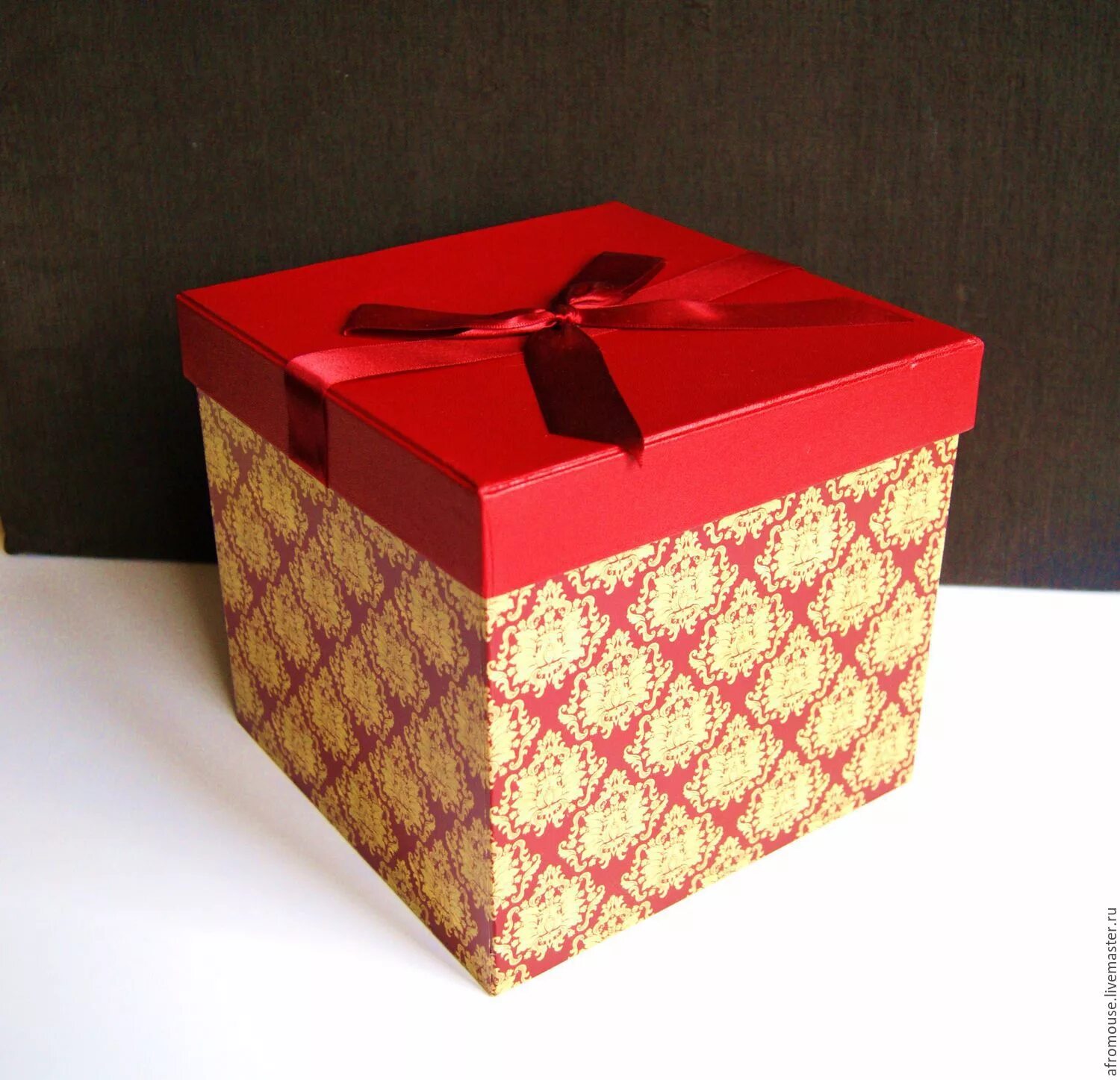 Красивые подарочные коробки. Большая подарочная коробка. Квадратные подарочные коробки. Красивые коробки для подарков.