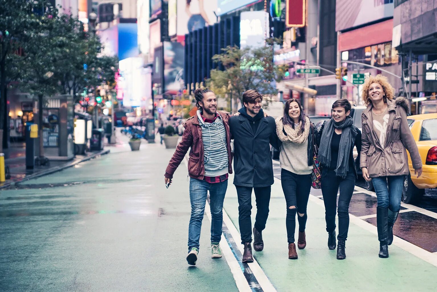 Move to new york. Стильная девушка в городе. Город нью-йорк 2023. Хемпстед нью-йорк. Living in the city.