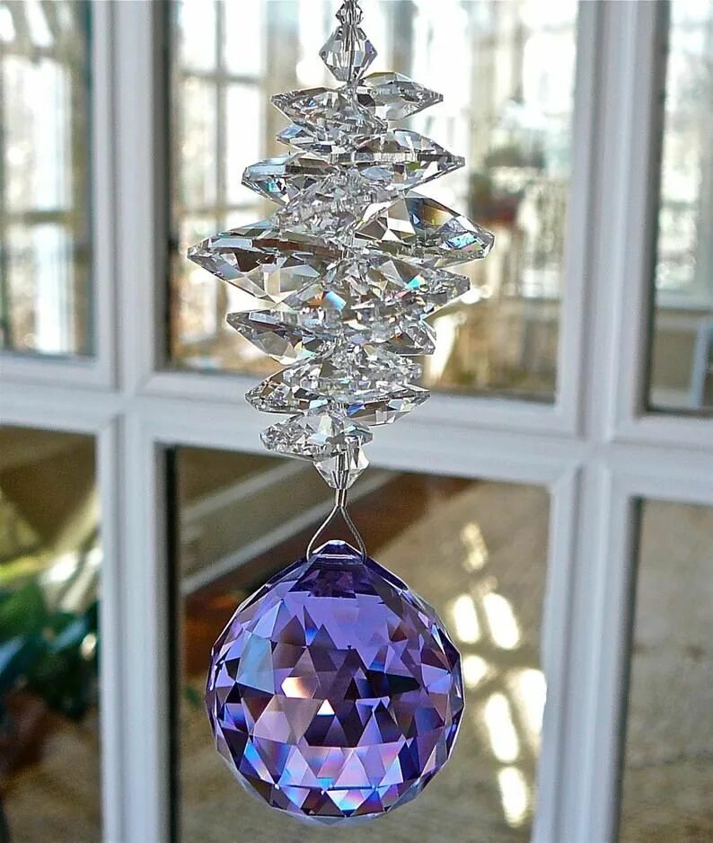 Crystal catcher. Crystal Suncatcher. Кристаллы Сваровски шар. Хрустальные подвески на елку. Хрустальная подвеска на елку.