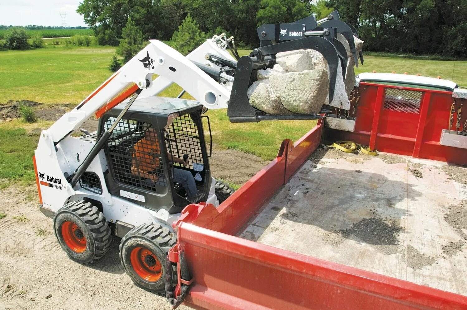 Bobcat навесное. Погрузчик Bobcat s630. Мини погрузчик Bobcat s630. Мини погрузчик Бобкэт 630. Bobcat s630 бак.