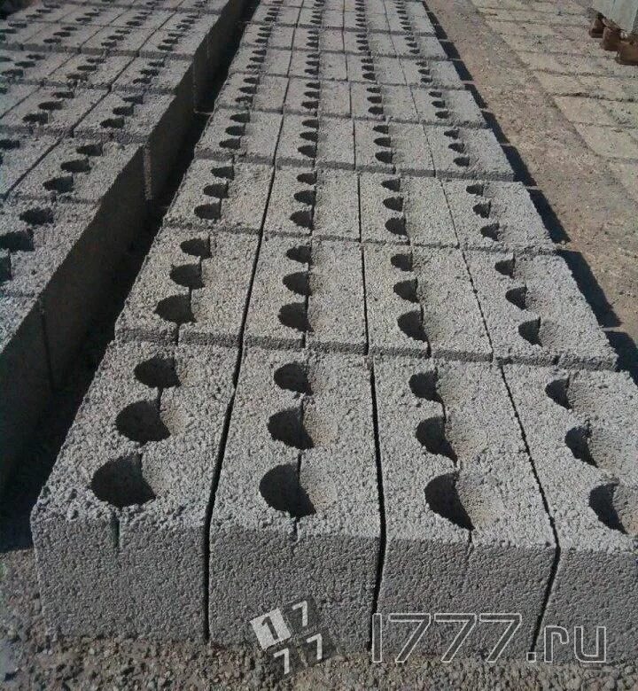 Шлакоблок ставрополь. Шлакоблок ставрополь. Шлакоблок 200х200х400. Керамзитобетонные блоки на поддоне. Пескобетонные блоки м в 2 ряда.