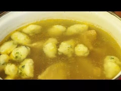 Галушки с куриным бульоном