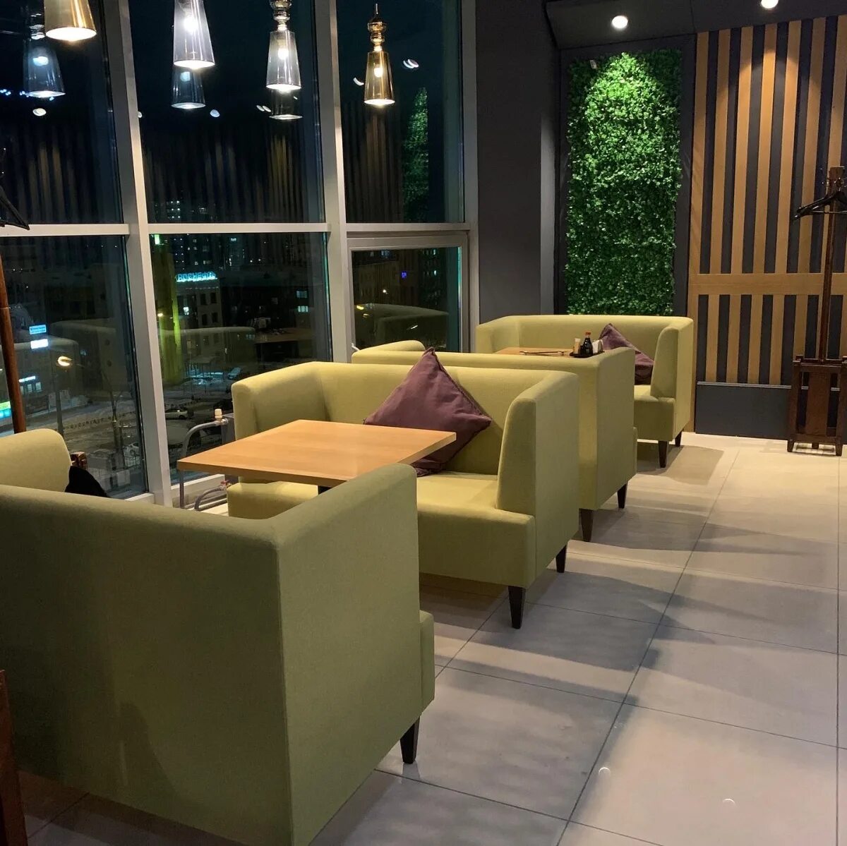 Рестораны в мурманске. Lounge-cafe терраса мурманск. Азимут дели кафе мурманск. Ресторан терраса мурманск. Кафе юность мурманск.