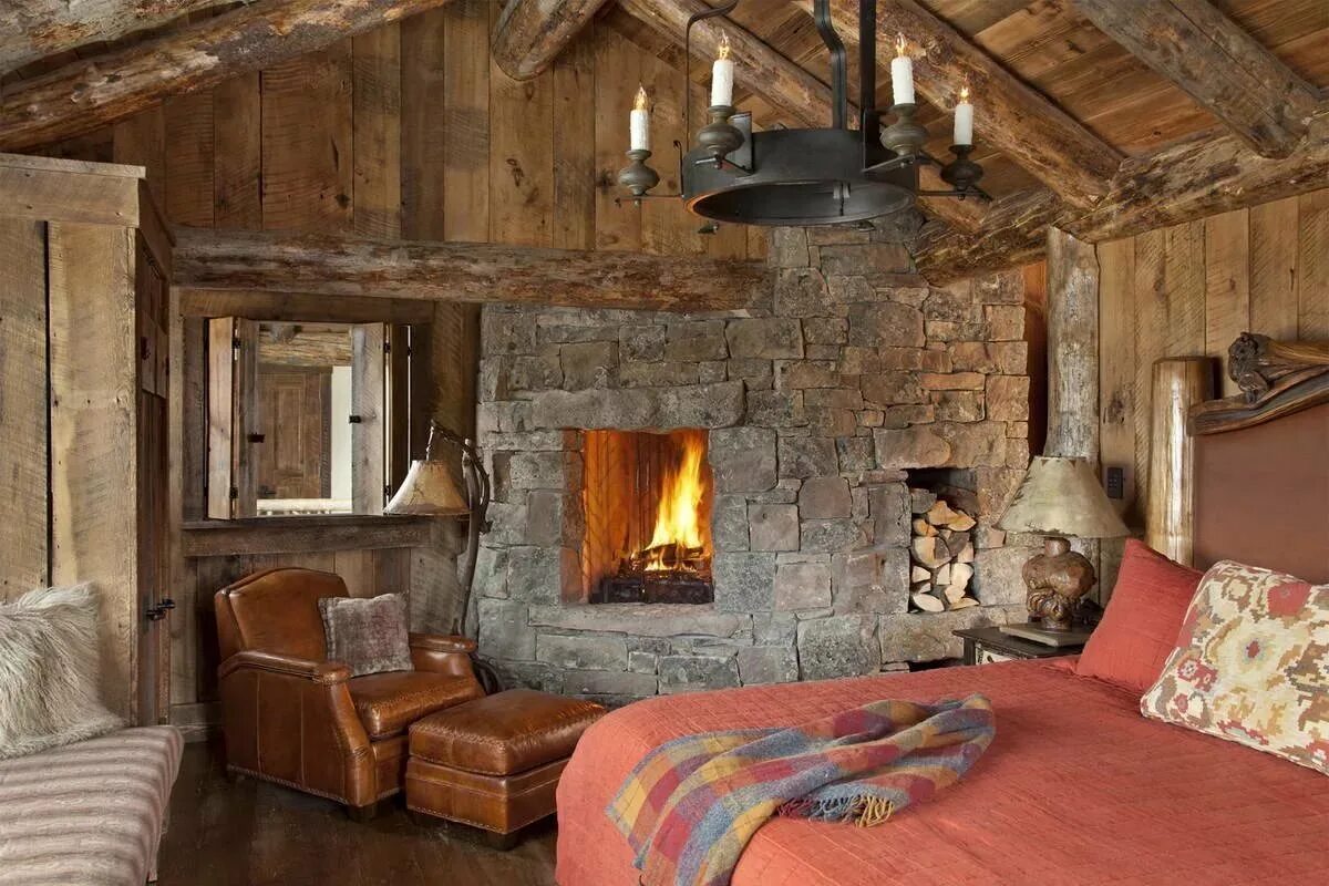 Деревенская комната. Камин рустикальный стиль. Уютный деревянный домик внутри. Камин в деревянном доме. Уютный домик с камином.