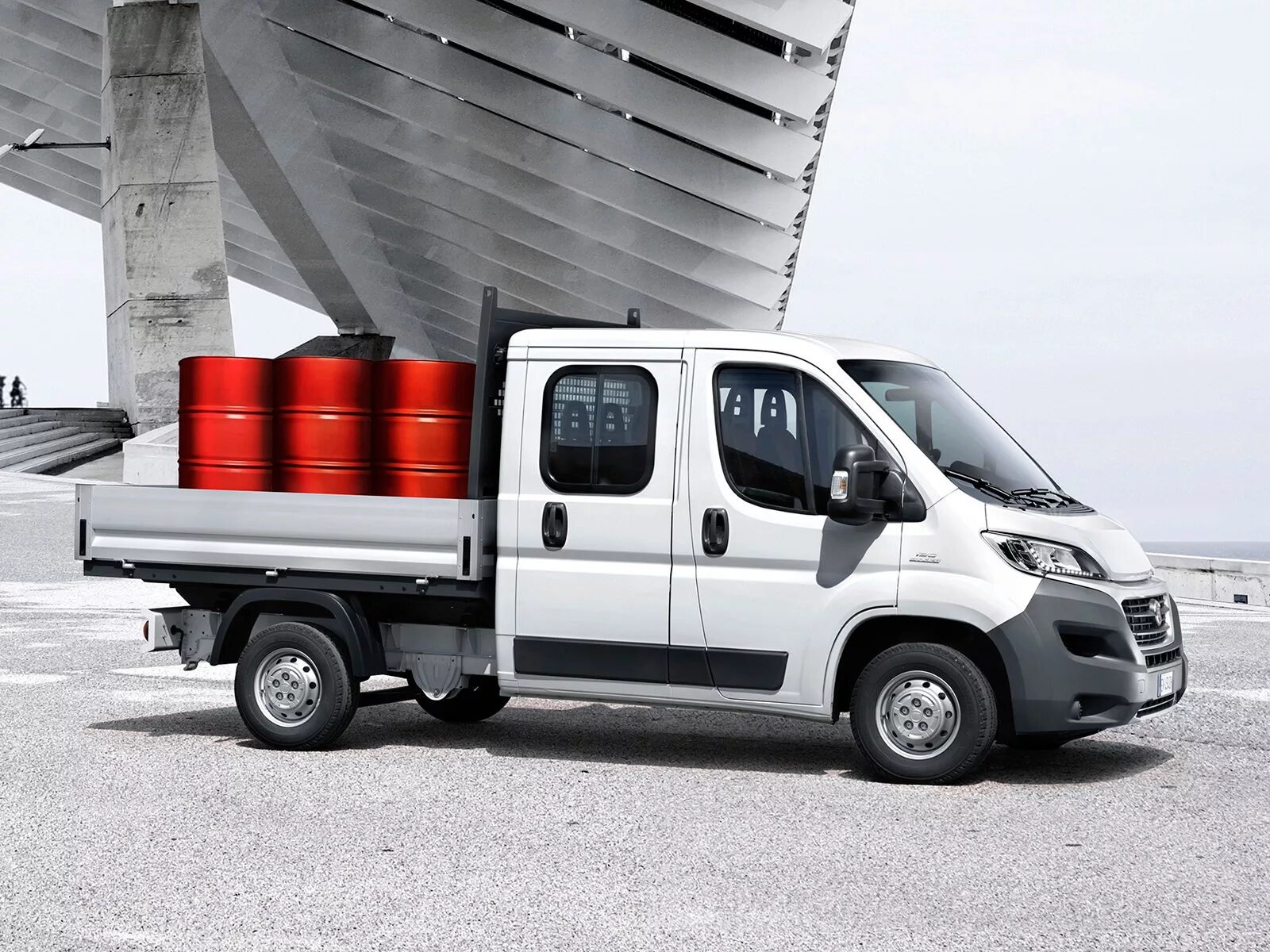 Рено мастер грузовой фургон 2020. Ford transit и fiat ducato. Легкие коммерческие грузовики. Легкие коммерческие грузовики. Renault master iii.
