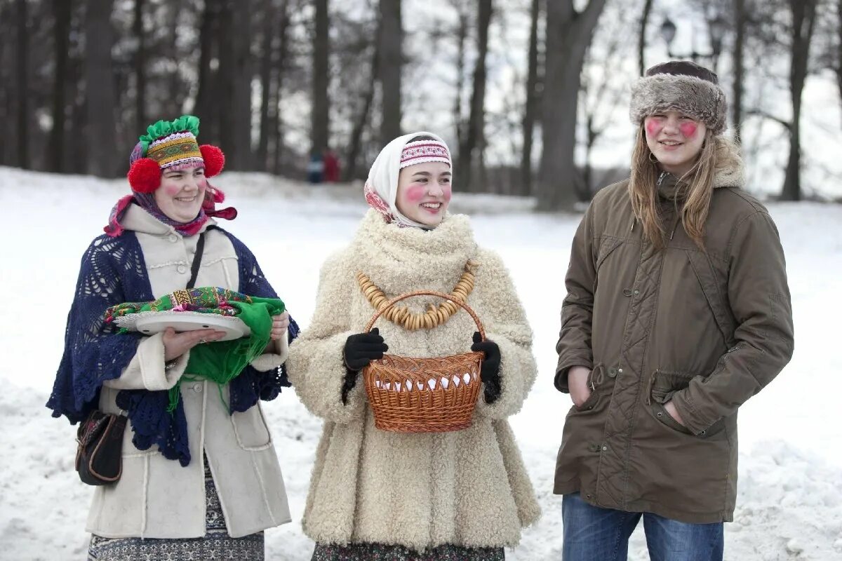 Программа масленицы в царицыно. Масленица в Царицыно. Пешеходные прогулки на Масленице. Музей заповедник Царицыно масленичные гуляния. Масленица в Царицыно танцы.