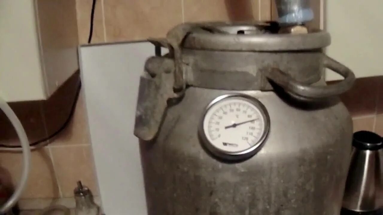 Дрожжи бражка фляга. Как поставить самогон во фляге. Фляга для браги. Фляга алюминиевая. Самодельный самогонный аппарат.