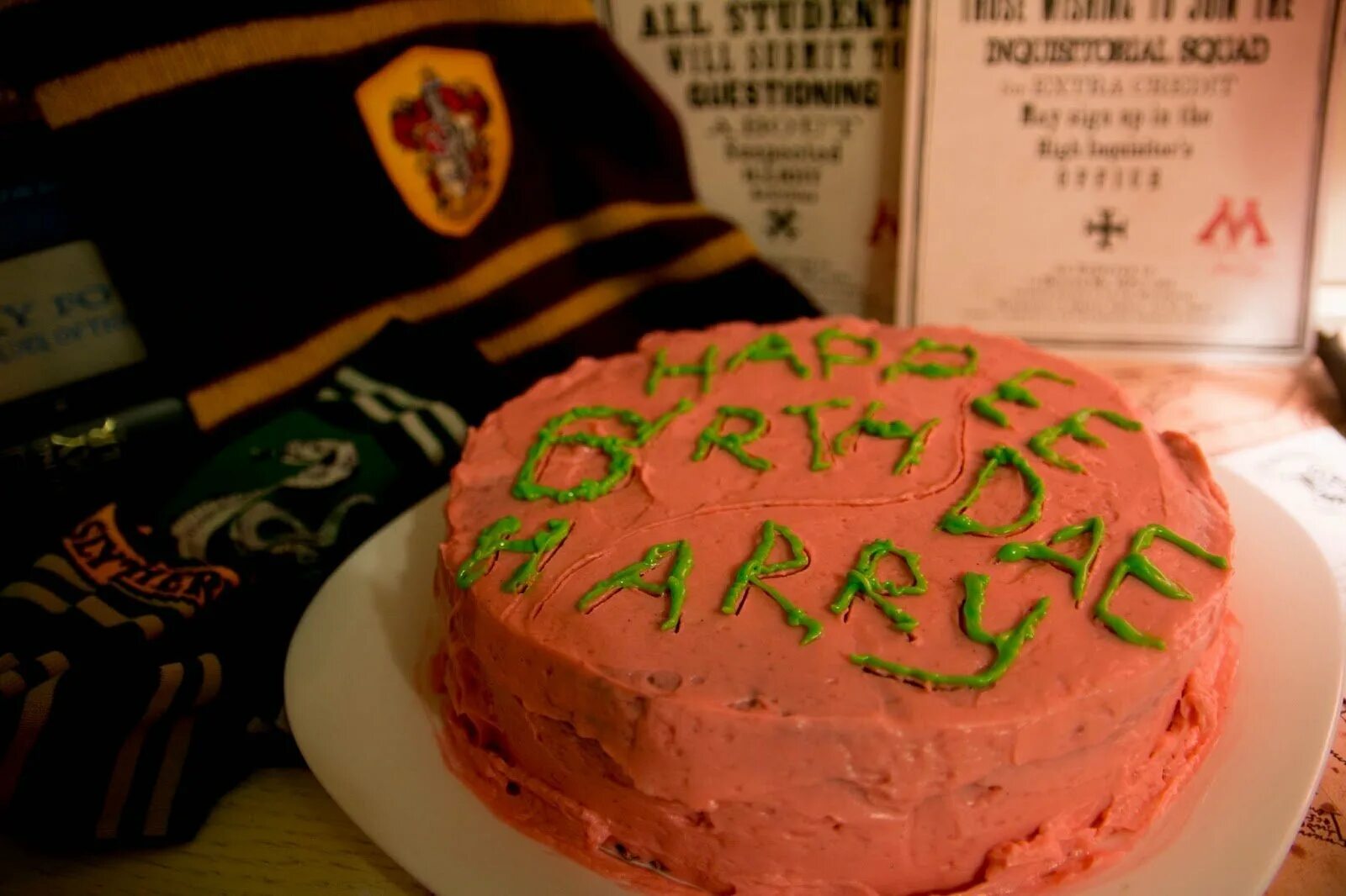 Гарри поттер торт хагрида. Торт гарри поттер поттер от хагрида. Торт гарри поттеру от хагридпа. Тортик принесешь. Тортик большой красивый самый сладкий 3 метра.