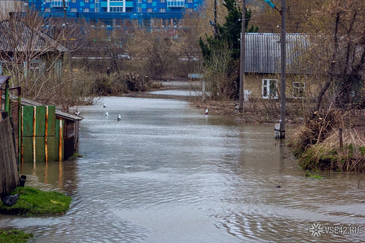 Сильный разлив воды