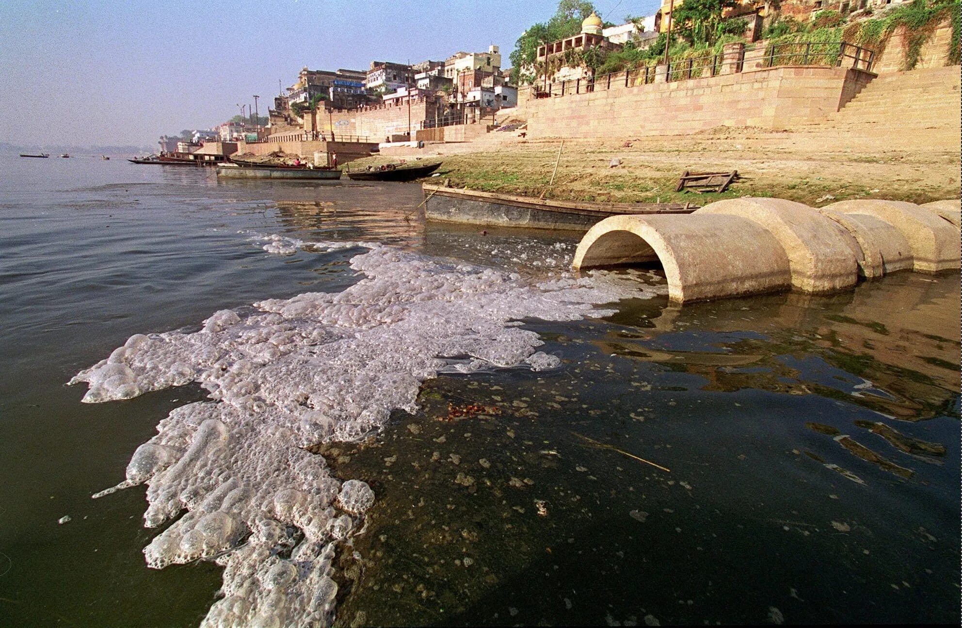 Загрязнение воды. Сточные воды. Сточные воды загрязнение воды. Промышленные отходы в воде. Брошенные водоемы