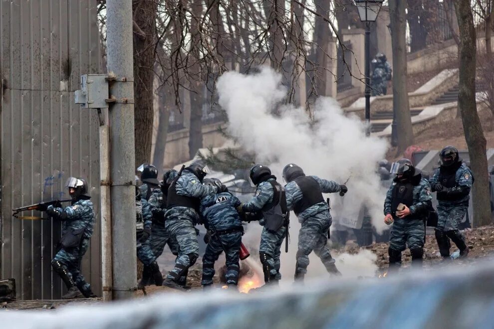 Беркутовцы на майдане. Беркут группа захвата.