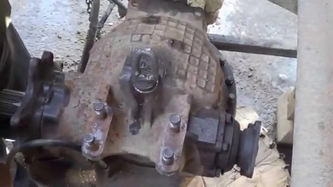 Редуктор среднего моста камаз 65115 47 зубьев. Масло задний мост камаз. 53205-2402011-30 редуктор. Заливная пробка заднего моста камаз 65115. Задний редуктор камаз 5490.