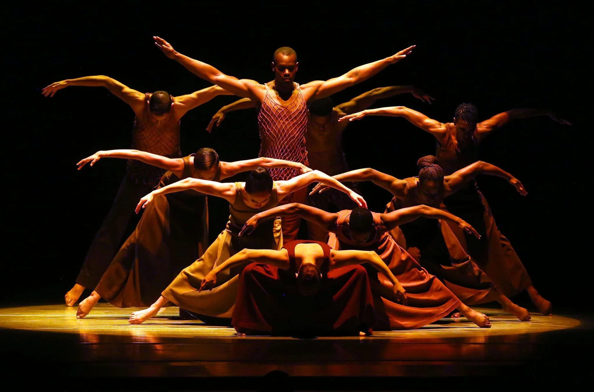 Танцующие пары. Jiri kylian нидерландский балет. Студия 6 танцев фрязино. Танец 6-б класс. Труппа андете.