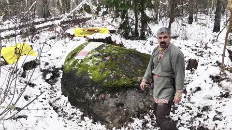 Садился на бел горюч камень
