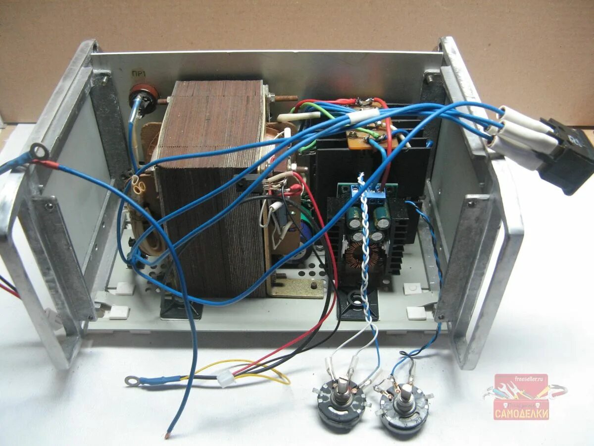 Самодельные лабораторные. Корпус для лабораторного блока питания. Самодельный лабораторный блок питания. Самодельный корпус для ЛБП. Самоделка из блока питания.