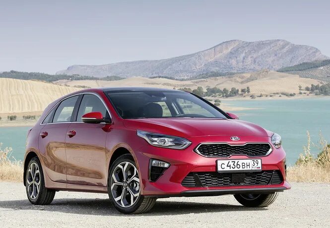 Kia Ceed 21. Машина кия СИД перламутрово-розовый. Машина Киа СИД розовая внутрь. Машина кия электричке.