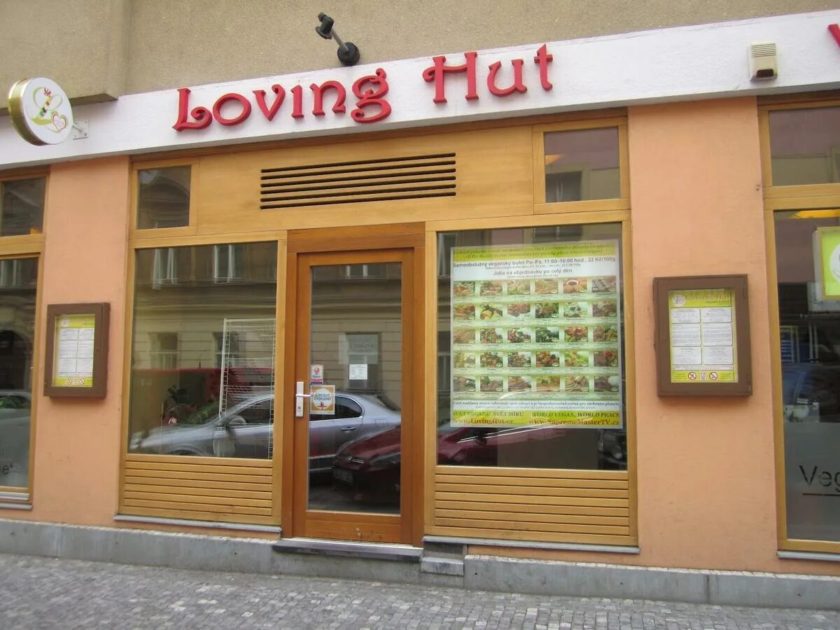 Loving hut. Кафе loving Hut Москва. Loving Hut Кузнецкий мост. Loving Hut Instagram.