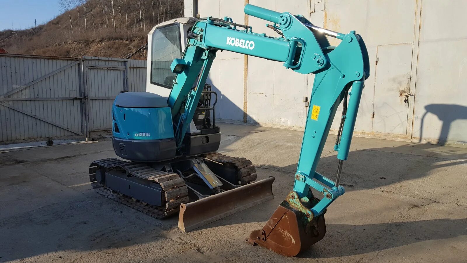 Экскаватор 3 тонны. Кобелко sk30ur. Kobelco sk30. Миниэксковатор Kobelco sk75ur.