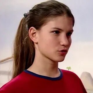 Бір қыз екіншісін саусағымен сиқты