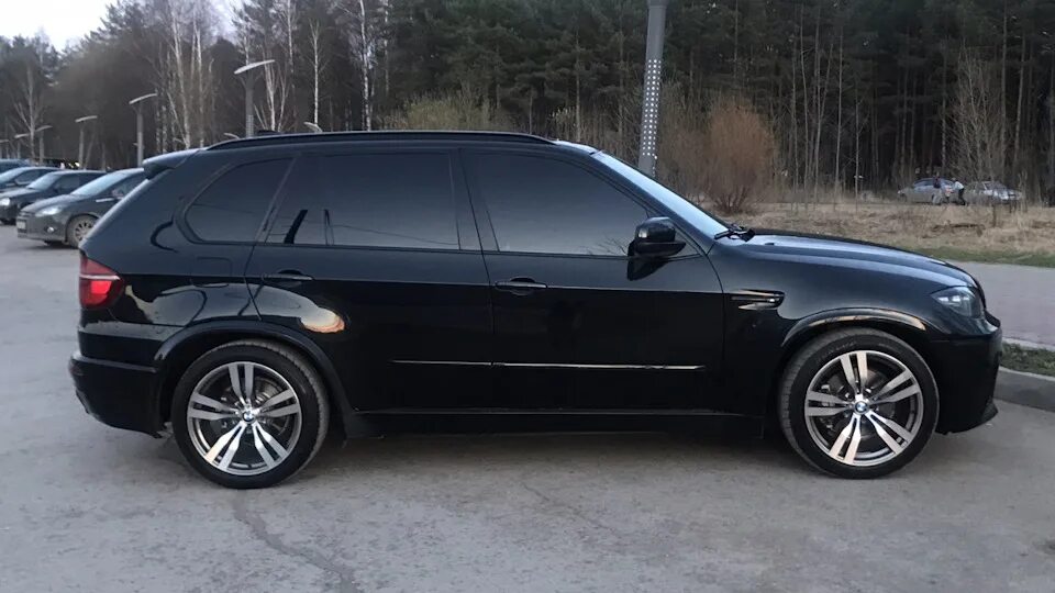 Пружины х5 е70. X5 e70 300 стиль BMW. 300 Стиль BMW е53. 300 Стиль БМВ х5 е70. BMW e70 стиль 300 r20.