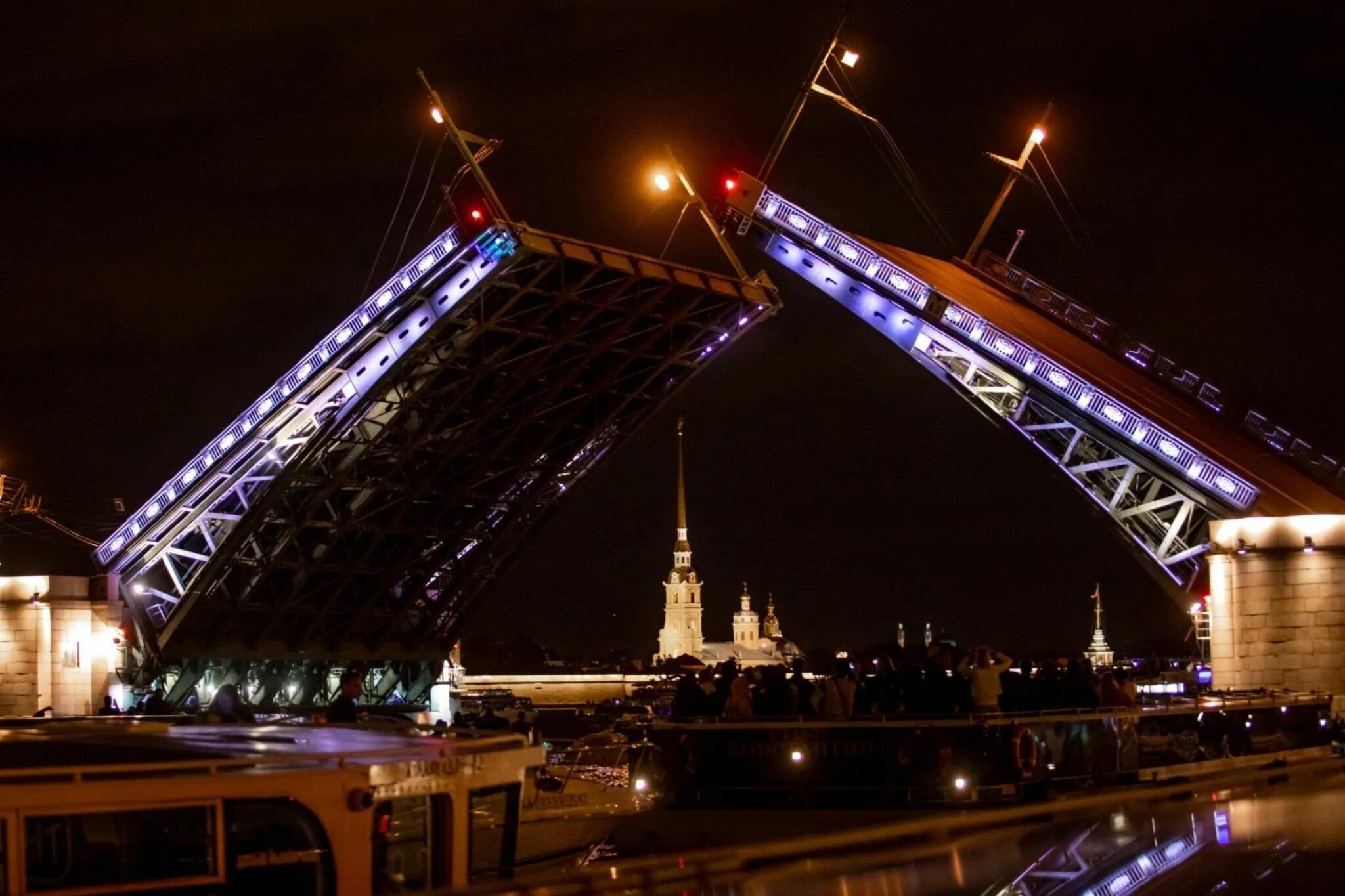 Во сколько развод мостов в питере. Разводные мосты в Санкт-Петербурге 2022. Разводной мост в Санкт Петербурге 19.10.2022. Поющие мосты в Санкт-Петербурге 2022. Санкт-Петербург сейчас 2023 разводной мост.