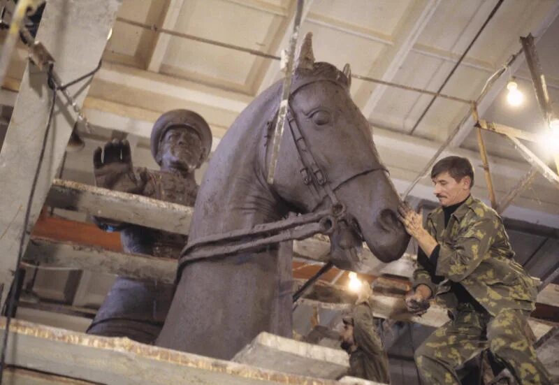 В м клыкова. Памятники скульптора Вячеслава Клыкова. Музей Клыкова Курская область в Мармыжах.