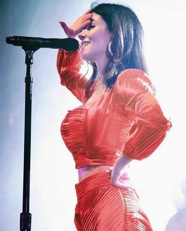 Marina and the diamonds live. Marina diamandis грудь. Marina and the diamonds. Marina and the diamonds концерты. Marina diamandis 2021.