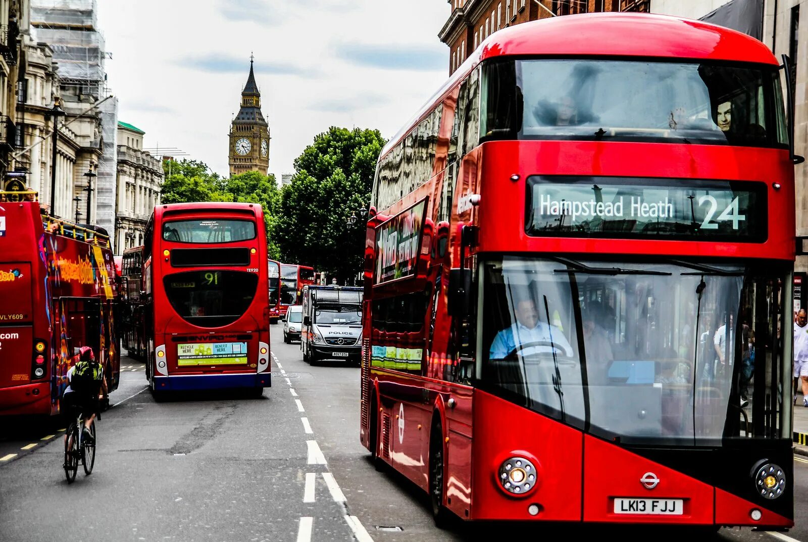 Red bus. Red bus лондон. экскурсионный красный автобус в лондоне. лондон красный автобус экскурсия. автобусы для экскурсии англия.