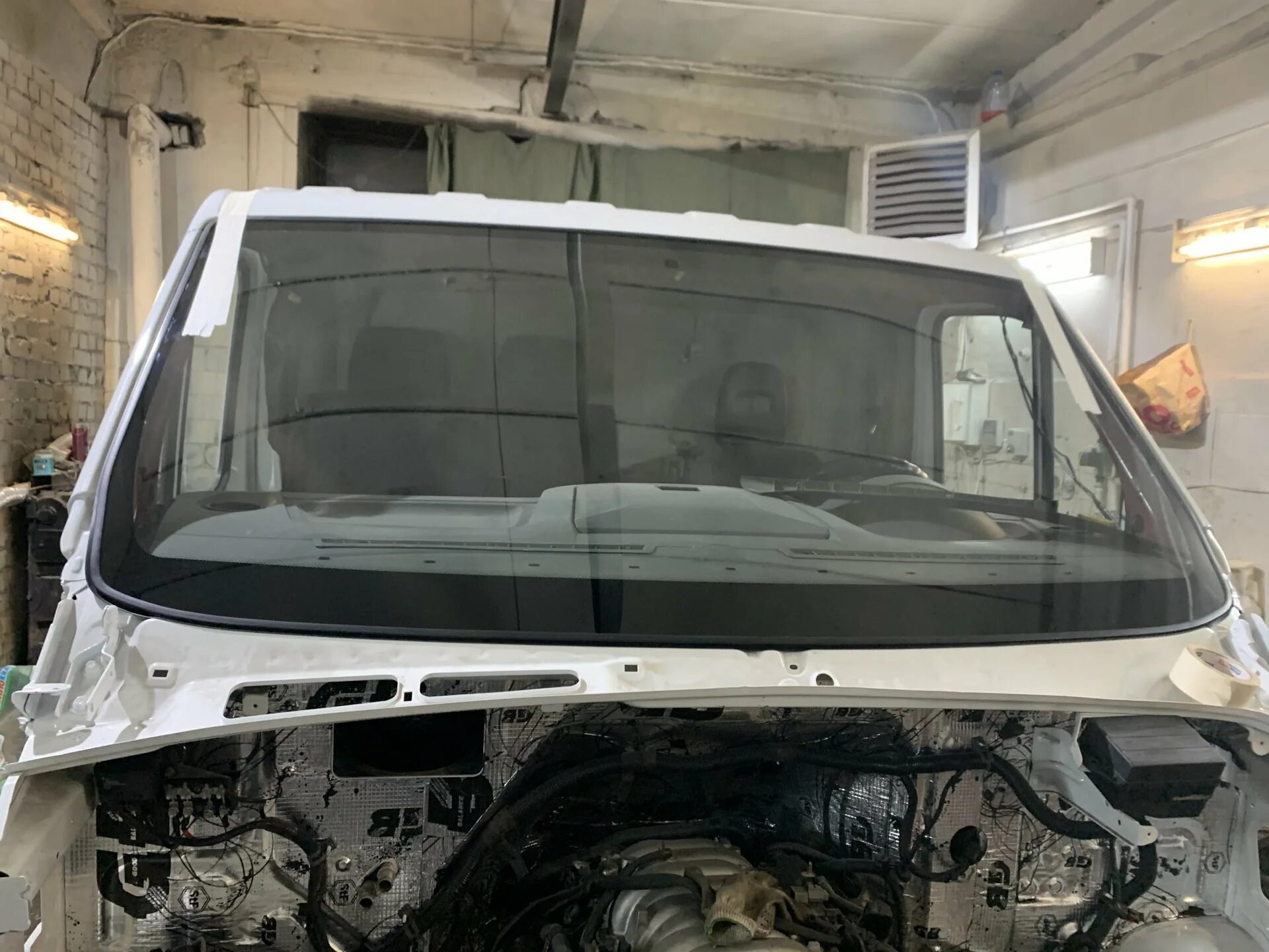 Шторки на газель некст. Стекло газель next. Лобовое стекло газель 3302. Стекло газель а13367. Стекло ветровое газель некст.