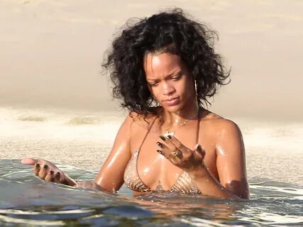 Rihanna 2014 : Rihanna Bikini: 2013 Pics Barbados-40. 