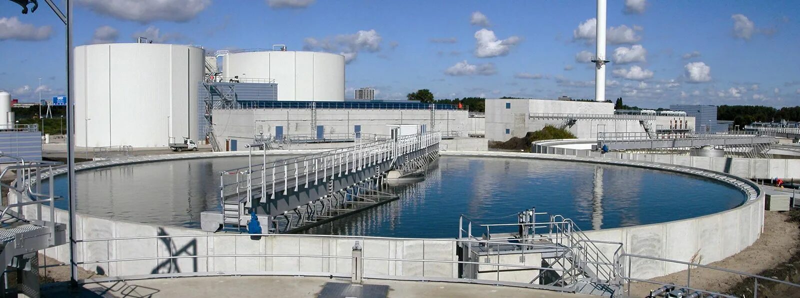 производственно хозяйственная вода. сточные воды. модульные очистные сооружения канализации. канализационные стоки. сточные воды загрязнение воды.