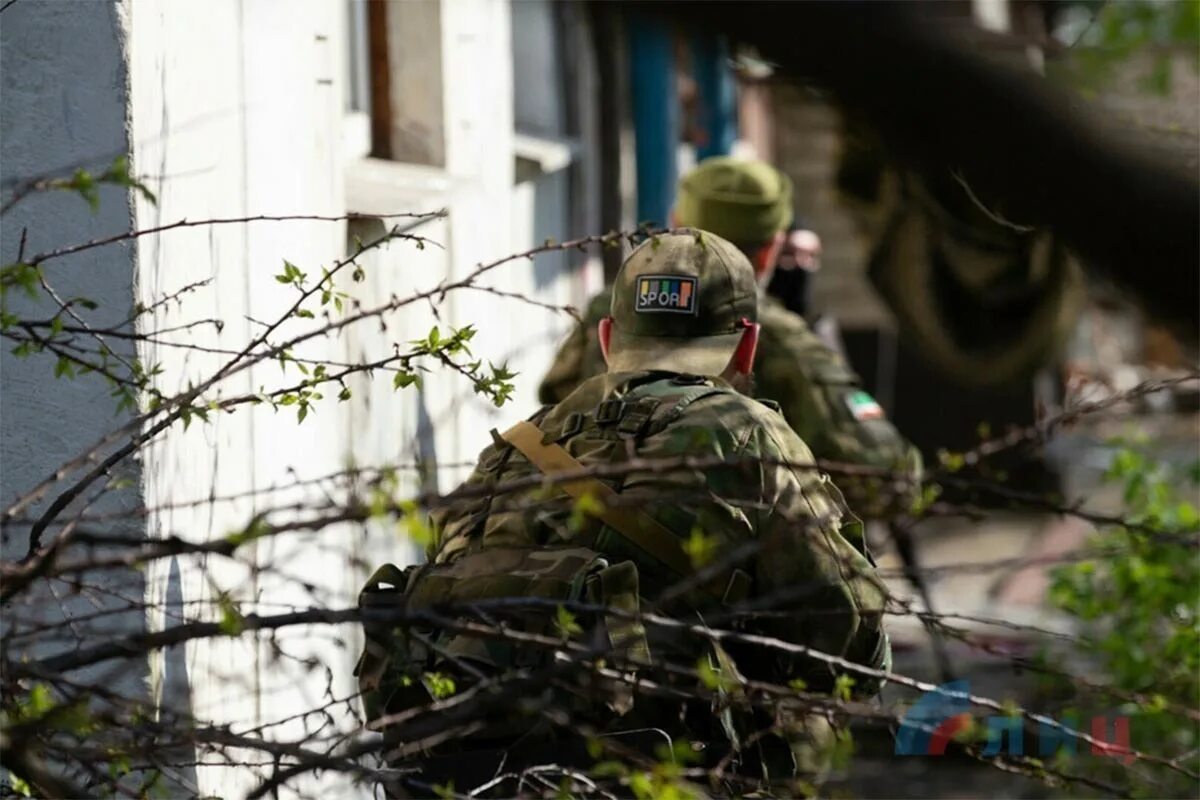 Лнр апреля. Освобождение лисичанска 2025. военные лнр. российские солдаты на украине. освобождение города попасное.