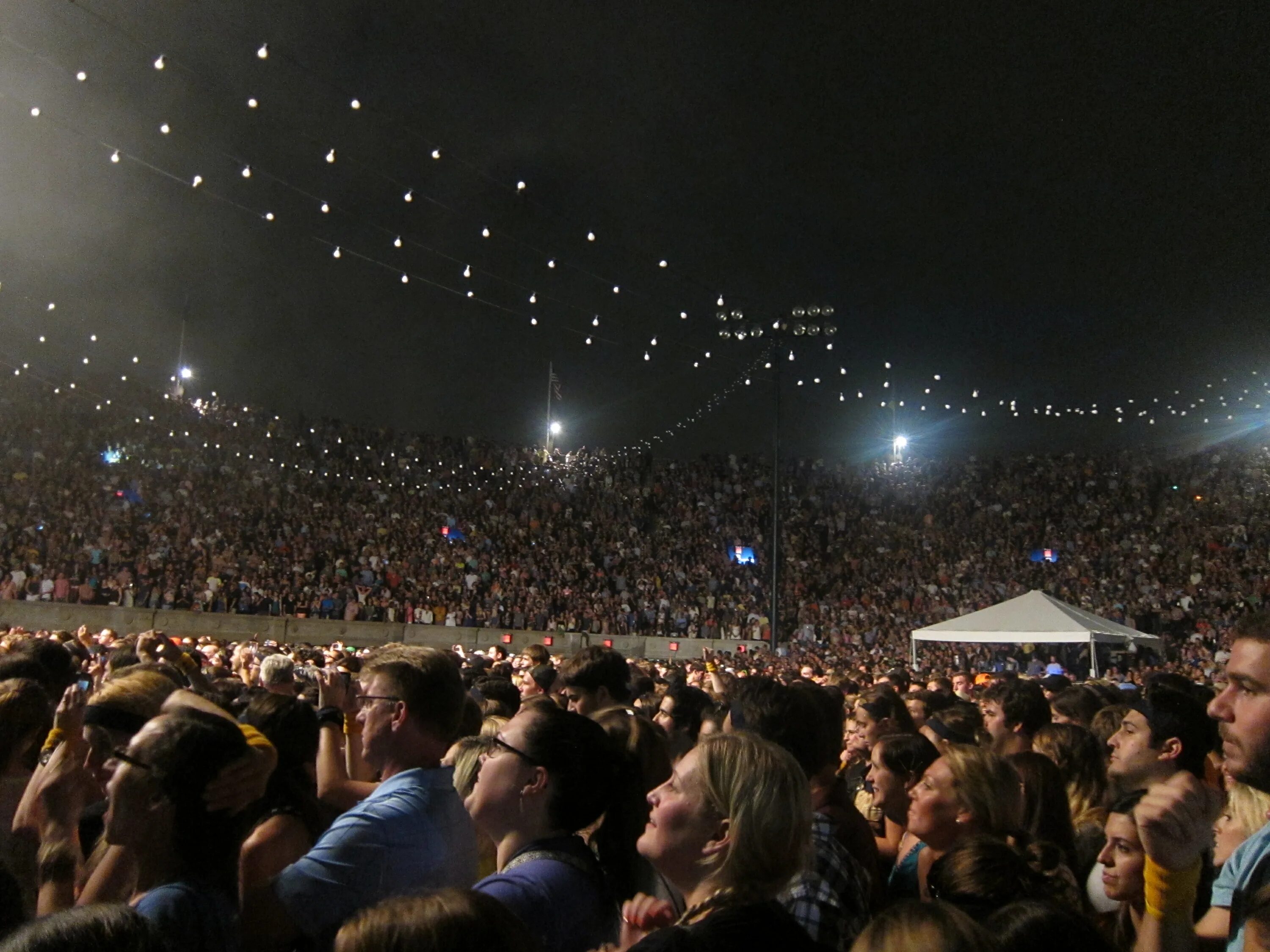 Концерт the Weeknd стадион. Forest Hills Tennis Stadium. Paichadze Stadium концерт. St концерт Stadium.