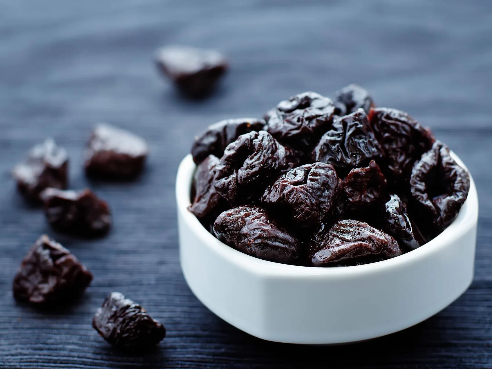 Чернослив что это. Чернослив Prunes. Чернослив сушеный. Сухофрукты чернослив. Сушеная слива.