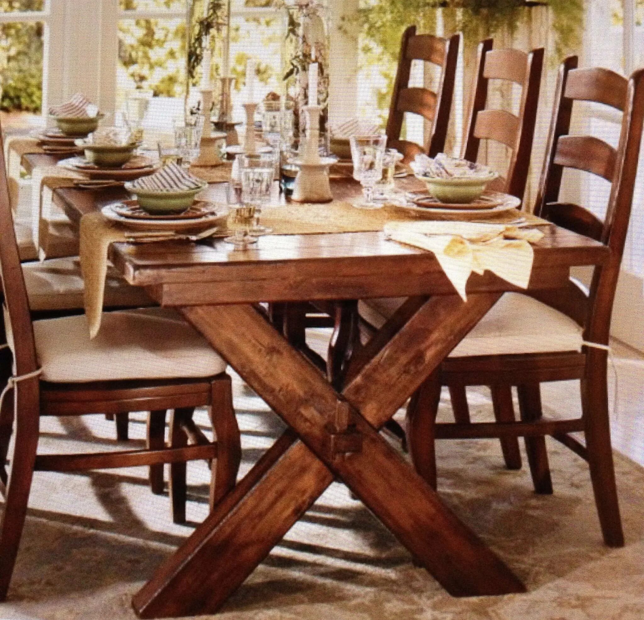 Фотография стола. Обеденный стол Orlando Wood Table. Стол в деревенском стиле. Стол в стиле Кантри. Деревянный стол в деревенском стиле.