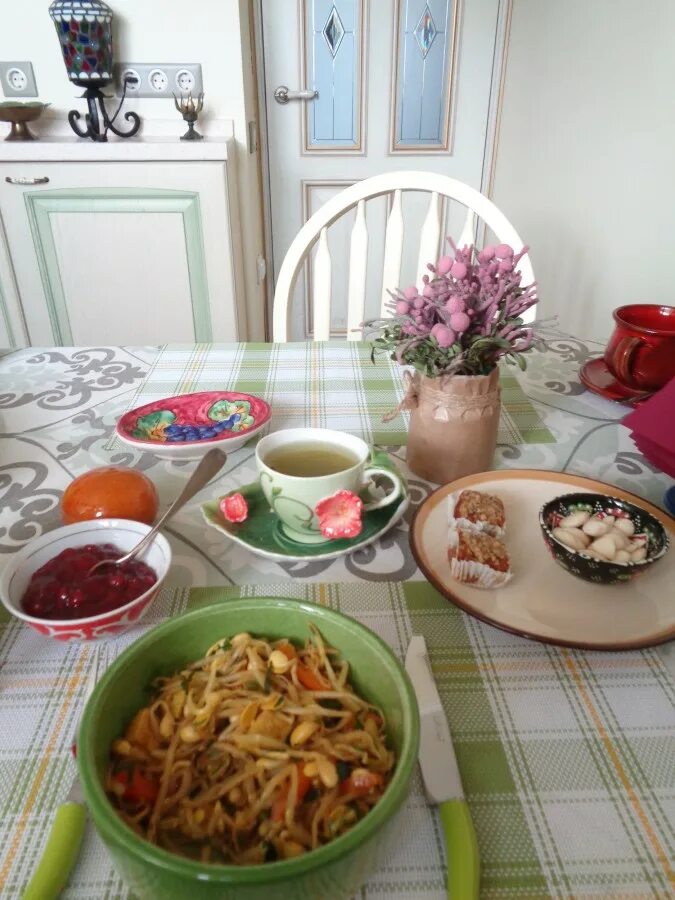 Завтрак. Полезная еда. Что едят в пост на завтрак. Обильный завтрак. Русский завтрак.