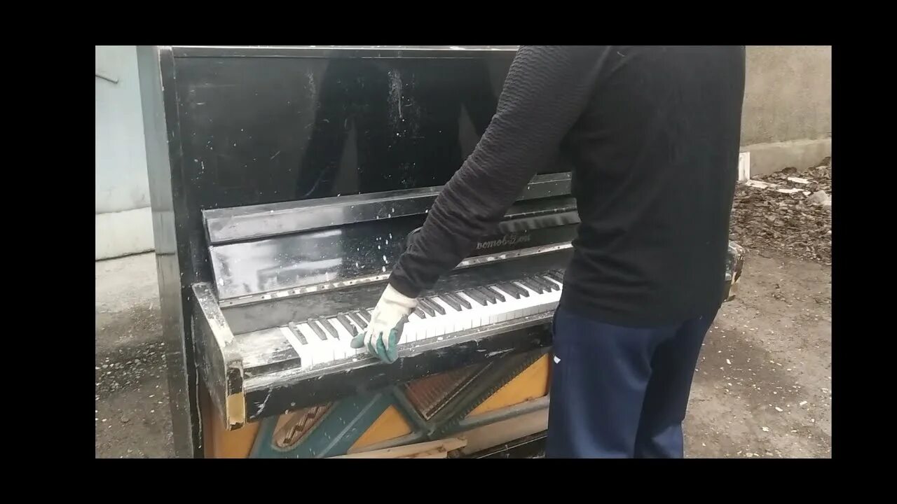 Пианино разобранное. Разобранный синтезатор. Фортепиано изнутри. Пианино в разрезе. Пианино разобранное.