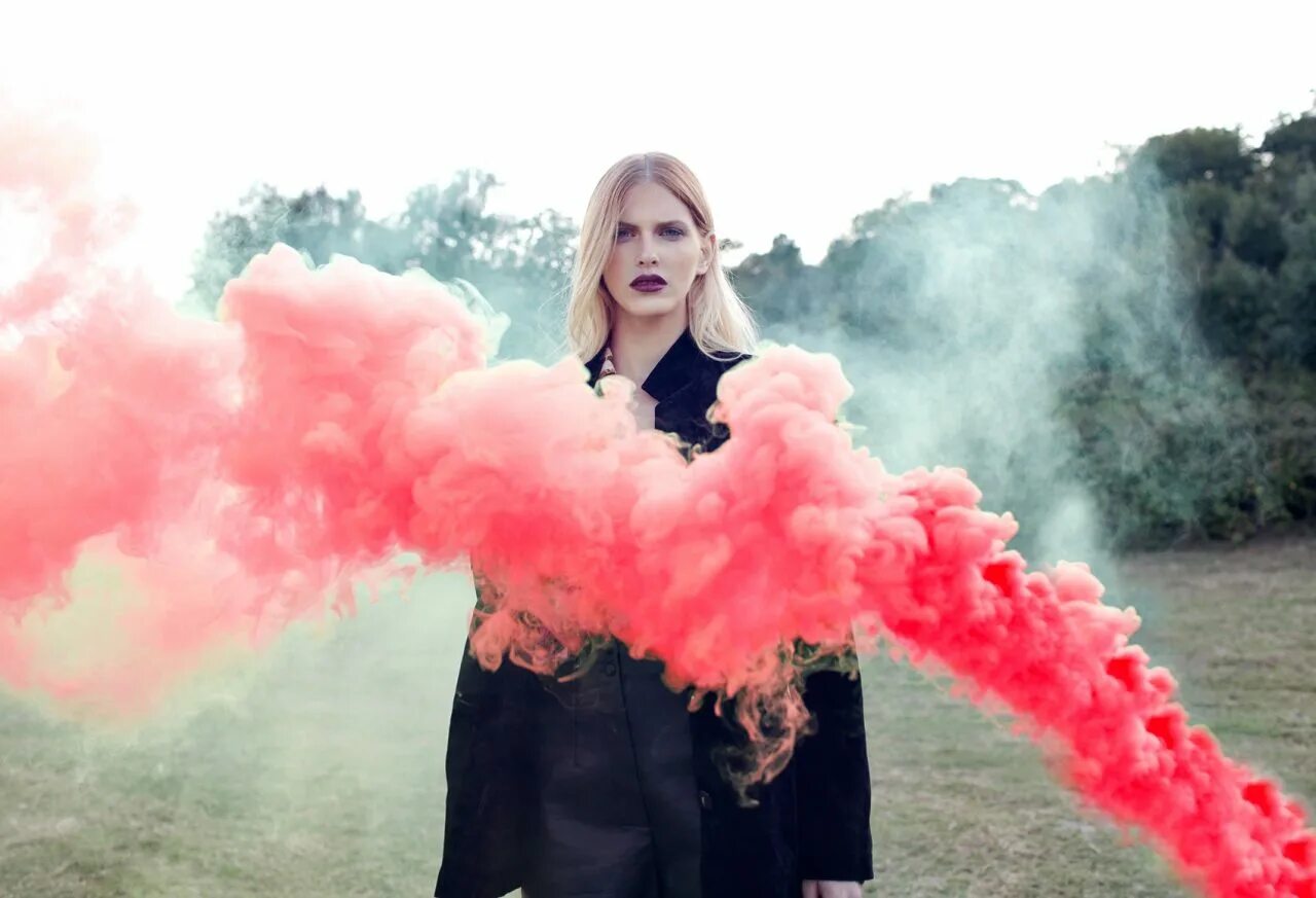 Фаер магазин. Фаер как использовать. Детская фотосессия с дымовой шашкой. Сигнальная ракета. Съемка с огнем.