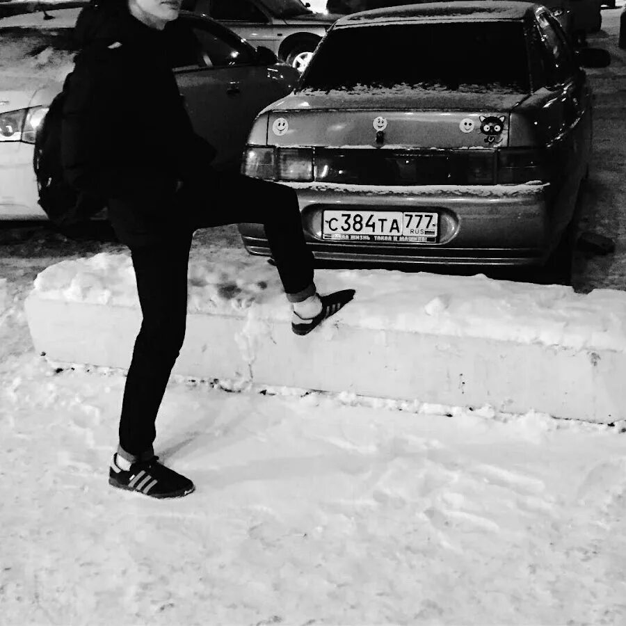 Пацанский двор. Бандитская улица. Пацанские дворы. Пацанский двор. Bmw e38 из бумера.