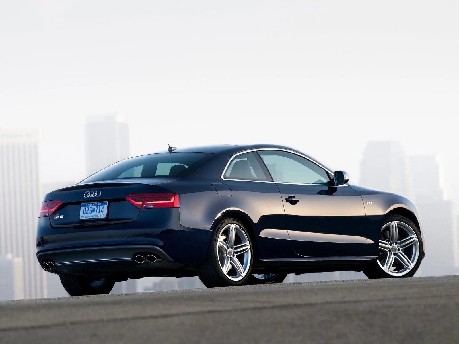 S 5t 3. Материальная точка движется по прямой. Равноускоренное движение х1=5t+3t+4t. Вольво s60 2020. Вольво s60 2022.