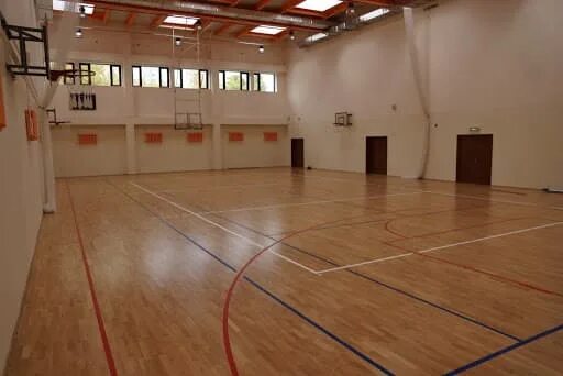 Бронировали зал. Йога зал в аренду. Бронировали зал. Танцевальный зал. Трибуны для актового зала.