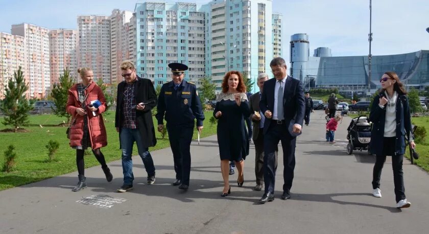 Красногорская служба благоустройства. Одежда в Павшинской пойме. Обустройство Красногорска. Женская одежда Павшинская Пойма.