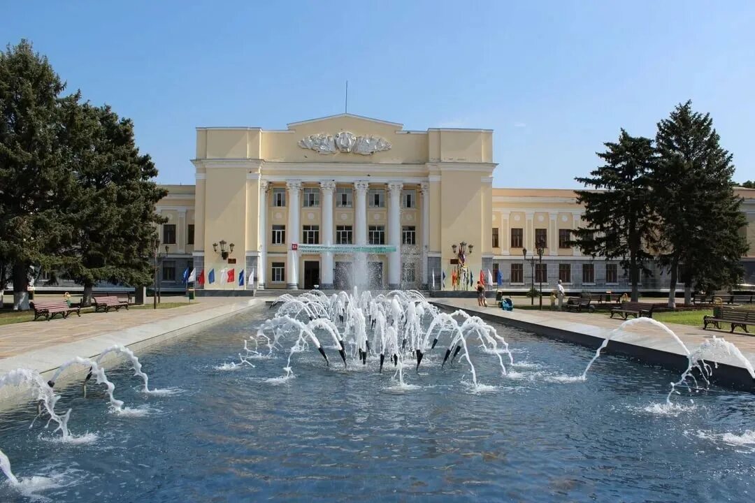 Город Тихорецк Краснодарский край. Городской дворец культуры в г. Тихорецк, Краснодарский край. Городской дворец культуры Тихорецк. Город Тихорецк центр Краснодарский край.