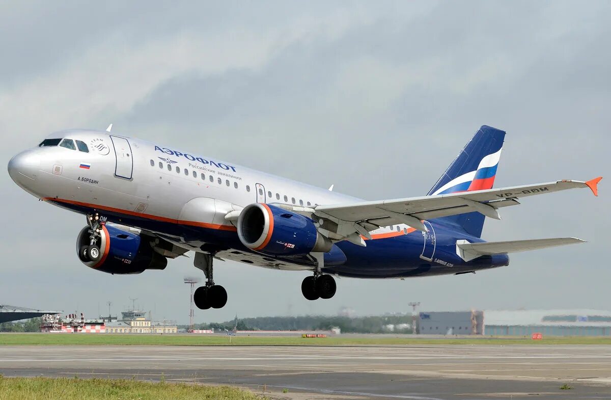 Aeroflot plane. Аэробус а320 Аэрофлот. Самолёт Аэрофлот а319. Аэробус а319 Аэрофлот. Airbus a319-111 VP-BWK “Sergey Taneyev”.