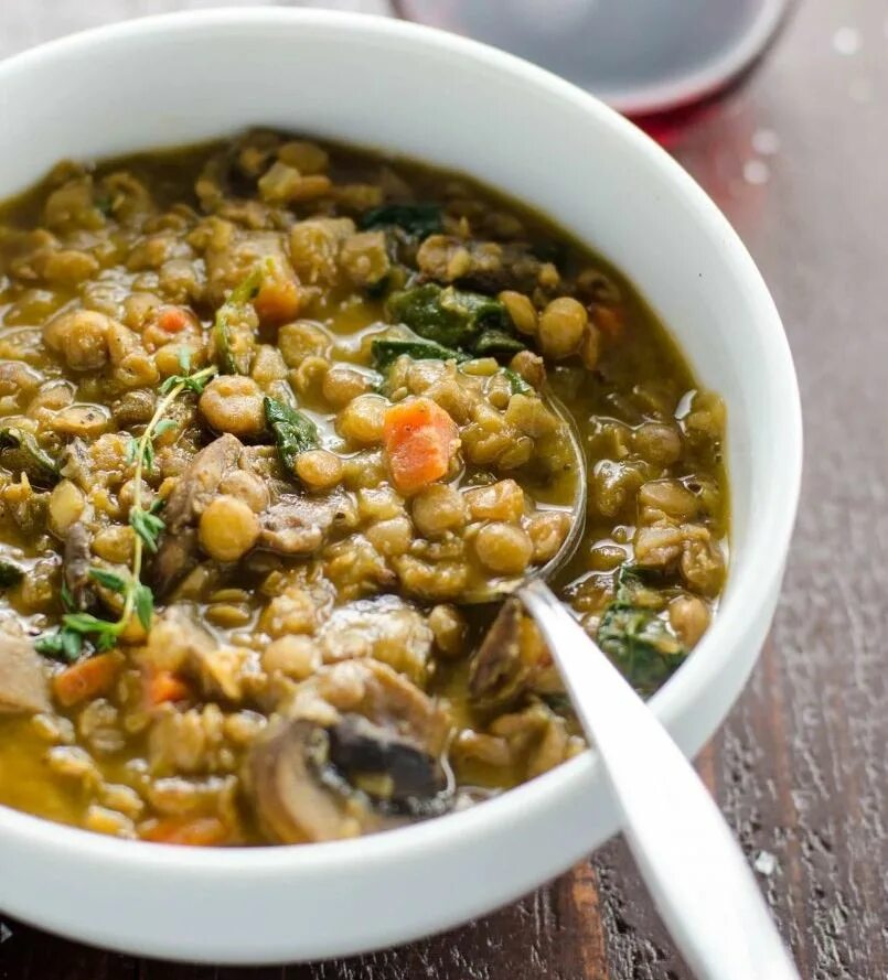 чечевица тушеная. тушеная чечевица. чечевица тушеная. красная чечевица тушеная. чечевица тушеная с овощами.